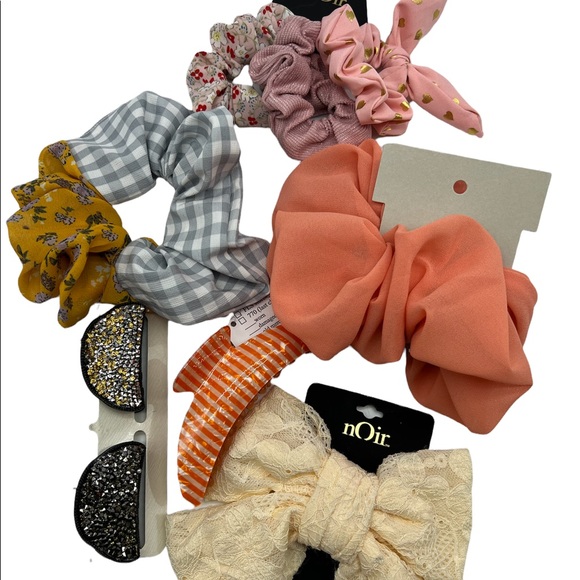Hair Accessory Bundle Clips Bows Scrunchies - Picture 1 of 3